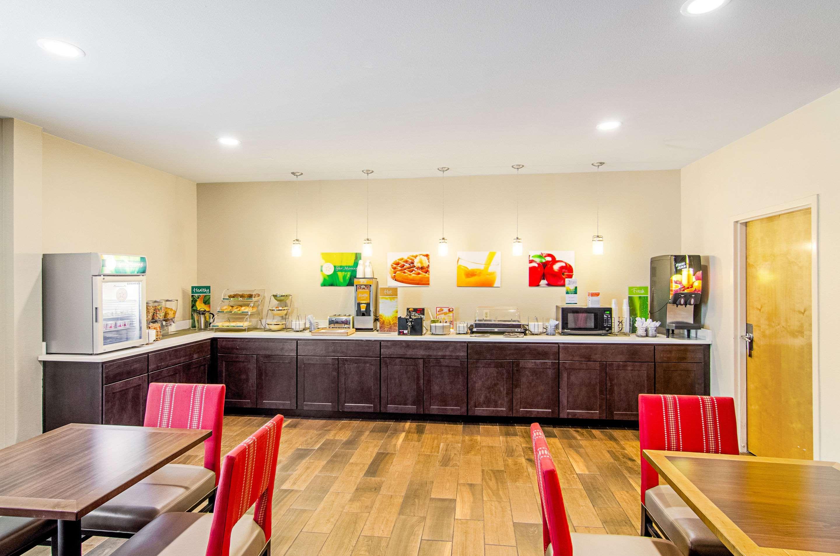 Quality Inn & Suites Near Tanger Outlet Mall Gonzales Eksteriør billede
