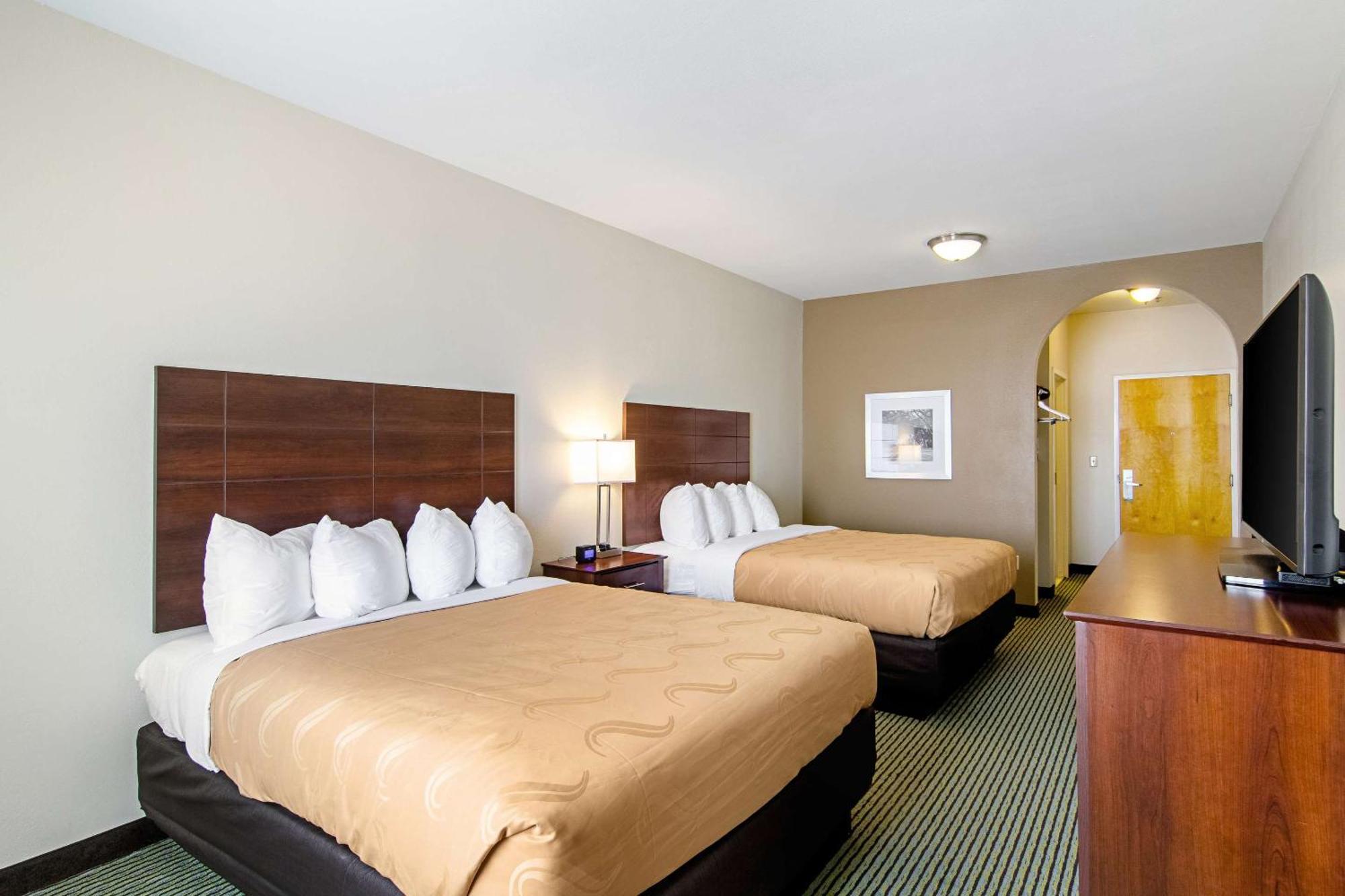 Quality Inn & Suites Near Tanger Outlet Mall Gonzales Eksteriør billede