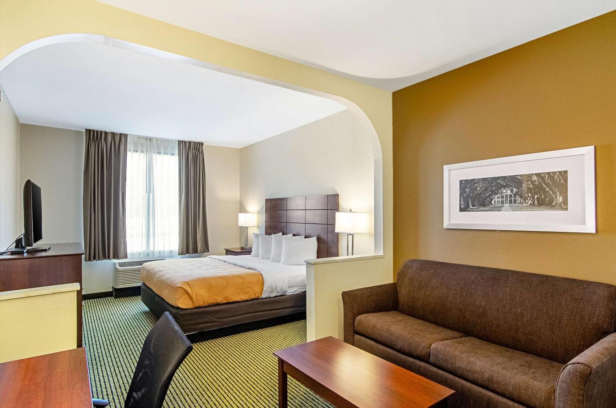 Quality Inn & Suites Near Tanger Outlet Mall Gonzales Eksteriør billede