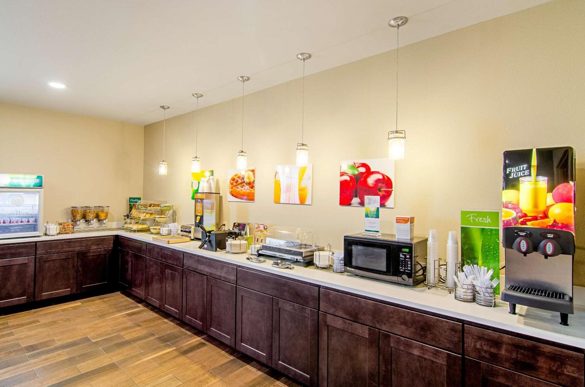Quality Inn & Suites Near Tanger Outlet Mall Gonzales Eksteriør billede