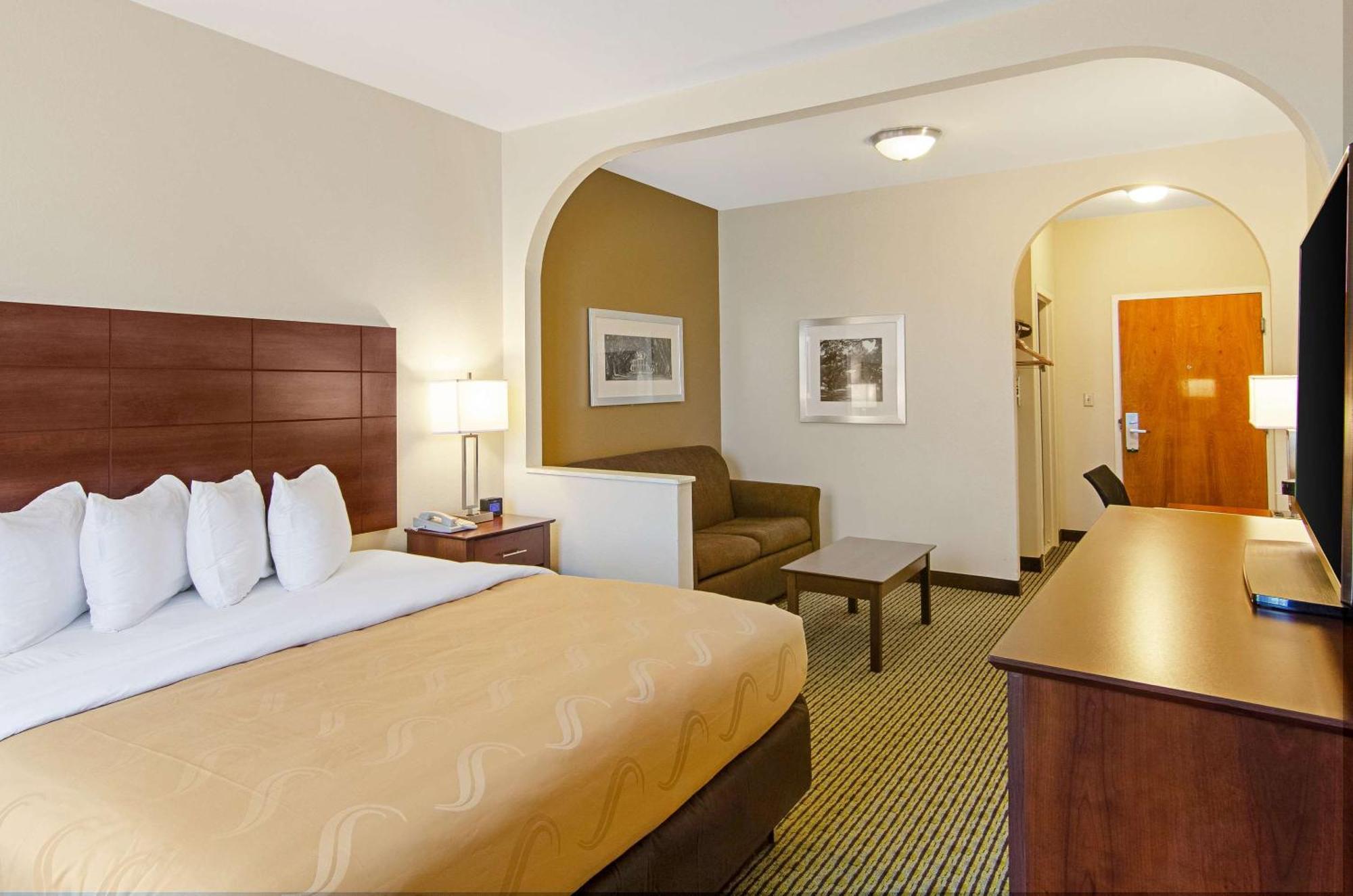 Quality Inn & Suites Near Tanger Outlet Mall Gonzales Eksteriør billede