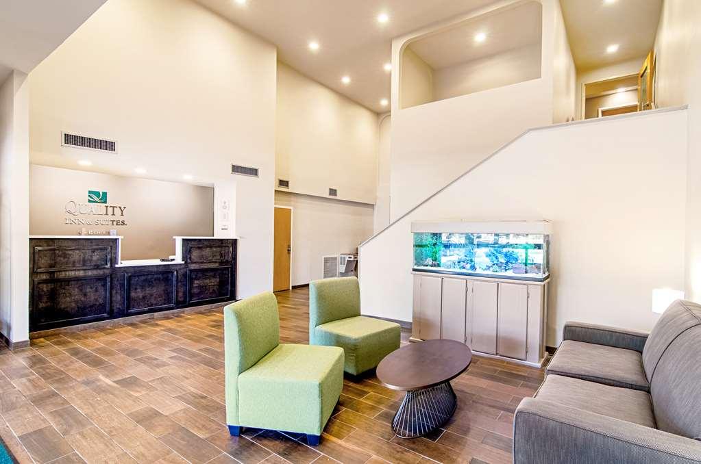 Quality Inn & Suites Near Tanger Outlet Mall Gonzales Interiør billede