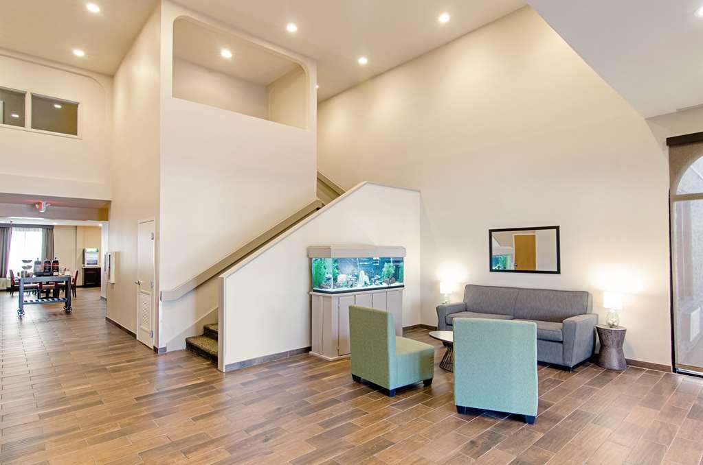 Quality Inn & Suites Near Tanger Outlet Mall Gonzales Interiør billede
