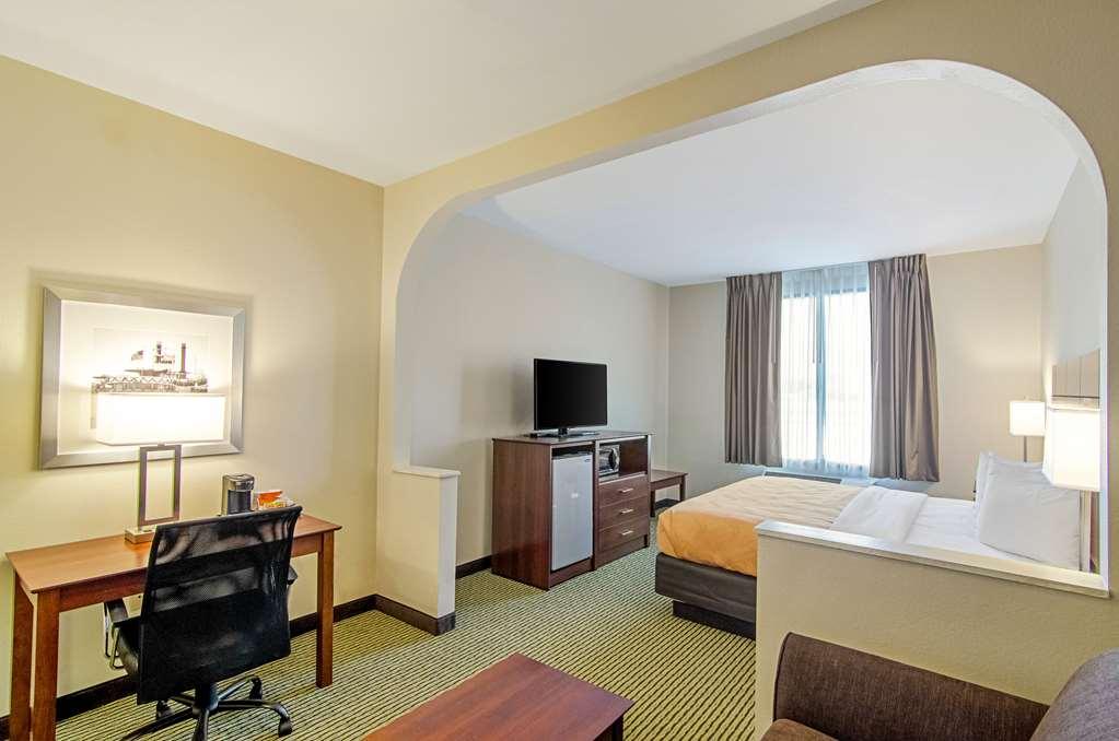 Quality Inn & Suites Near Tanger Outlet Mall Gonzales Værelse billede