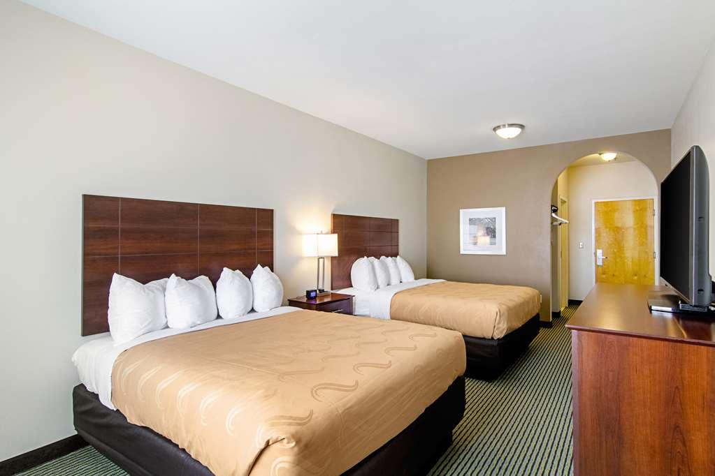 Quality Inn & Suites Near Tanger Outlet Mall Gonzales Værelse billede