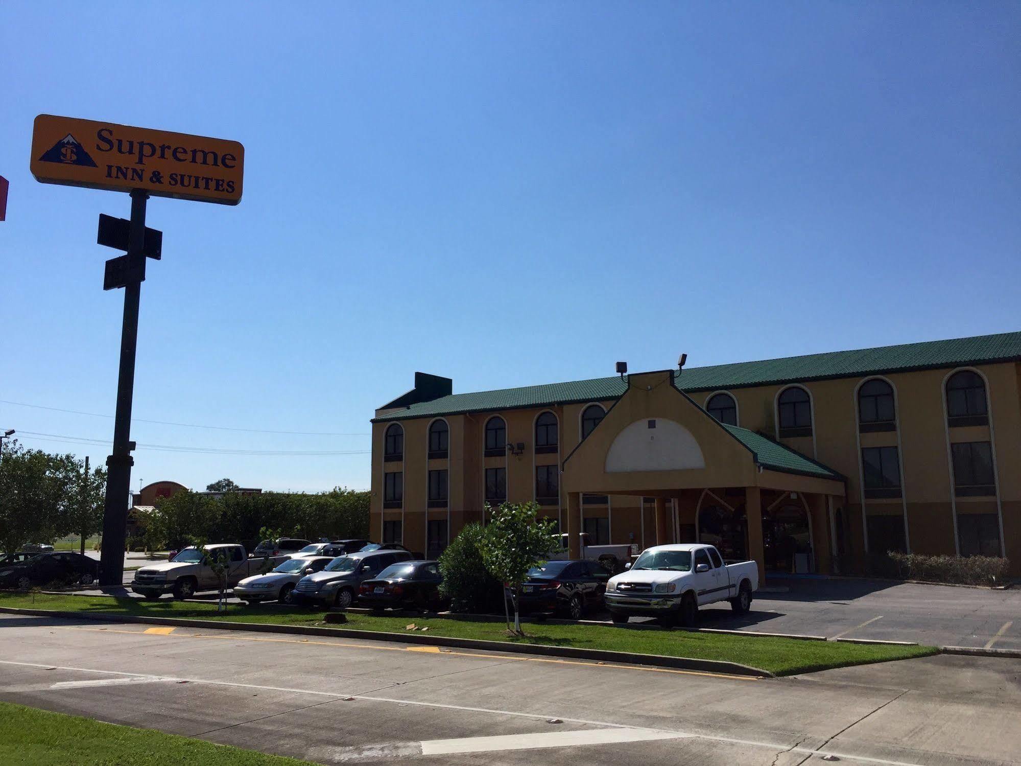 Quality Inn & Suites Near Tanger Outlet Mall Gonzales Eksteriør billede