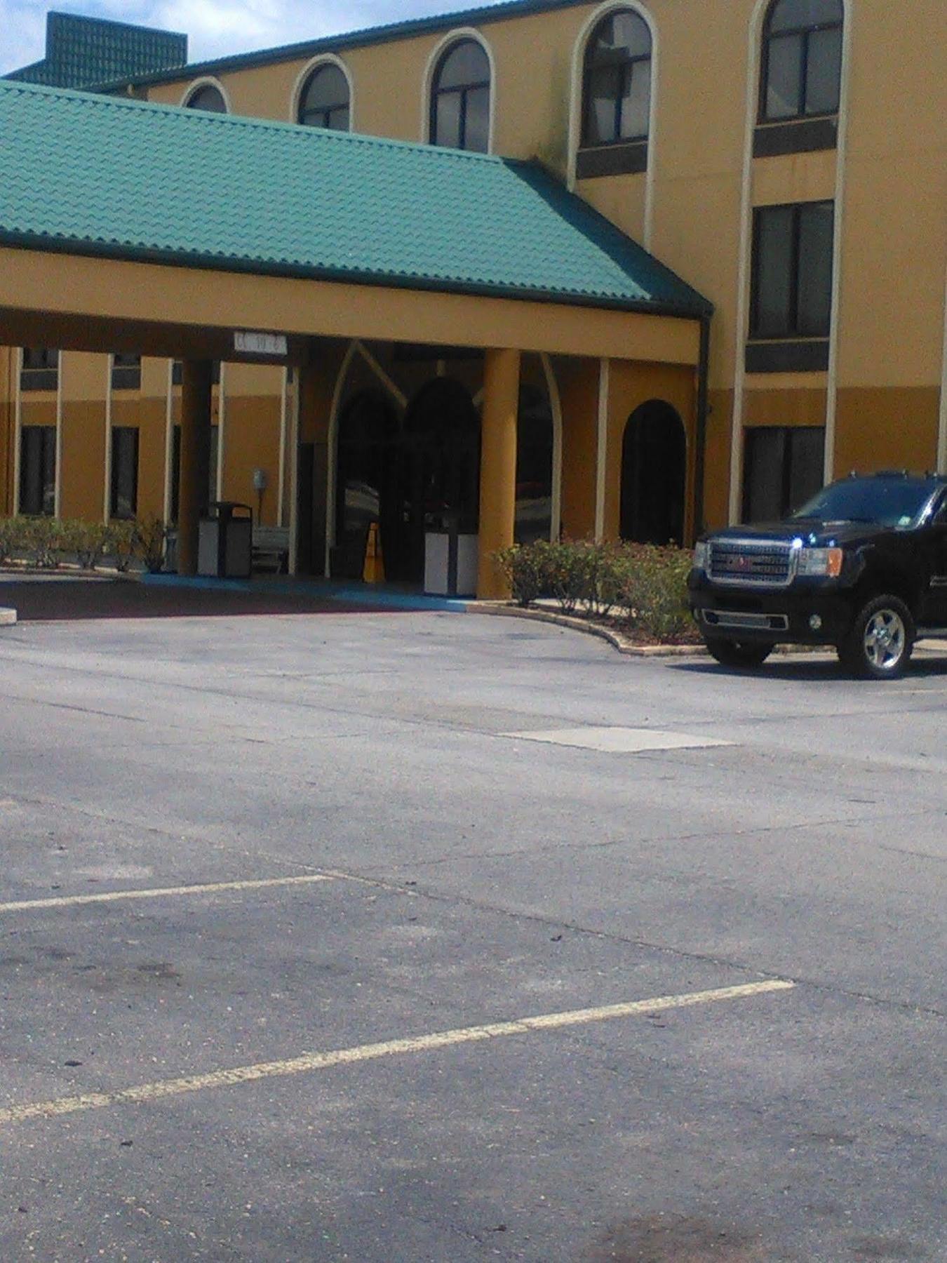 Quality Inn & Suites Near Tanger Outlet Mall Gonzales Eksteriør billede