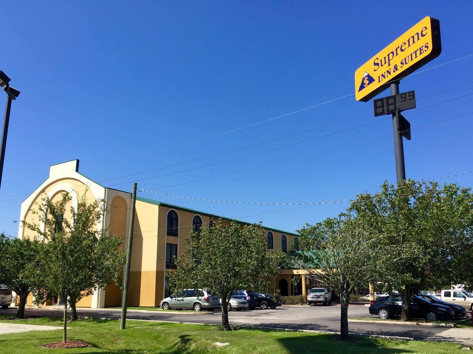 Quality Inn & Suites Near Tanger Outlet Mall Gonzales Eksteriør billede