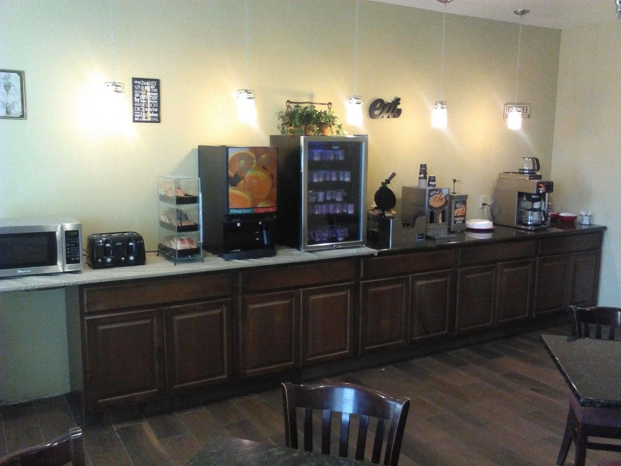 Quality Inn & Suites Near Tanger Outlet Mall Gonzales Eksteriør billede